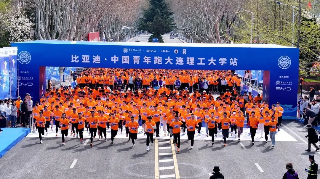 【建校76周年】一校兩地三區(qū)  8500人共赴馬拉松之約