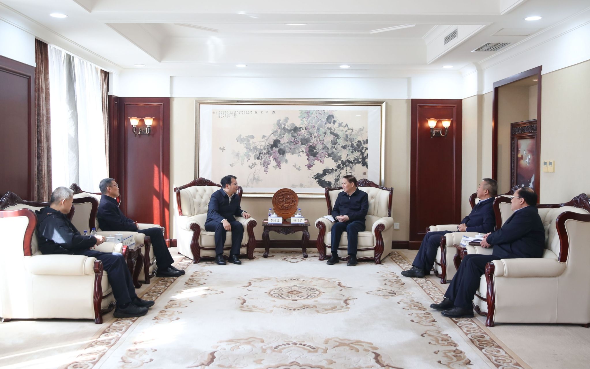 廣西大學一行來校調研